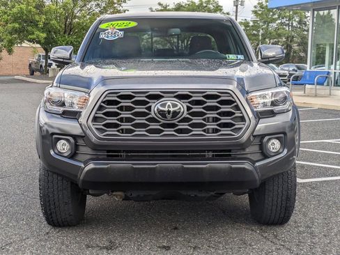 Used 2022 Toyota Tacoma TRD Off-Road image 2
