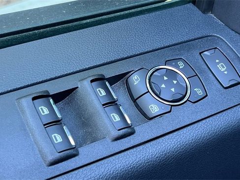 Used 2022 Ford F250 Lariat w/ Black Appearance Package image 12
