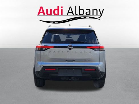 Used 2022 Nissan Pathfinder SV image 5