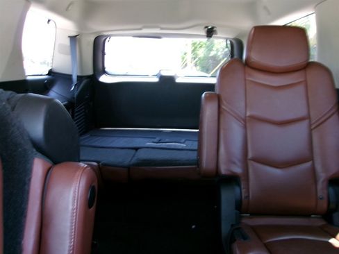 Used 2015 Cadillac Escalade Premium RWD image 27