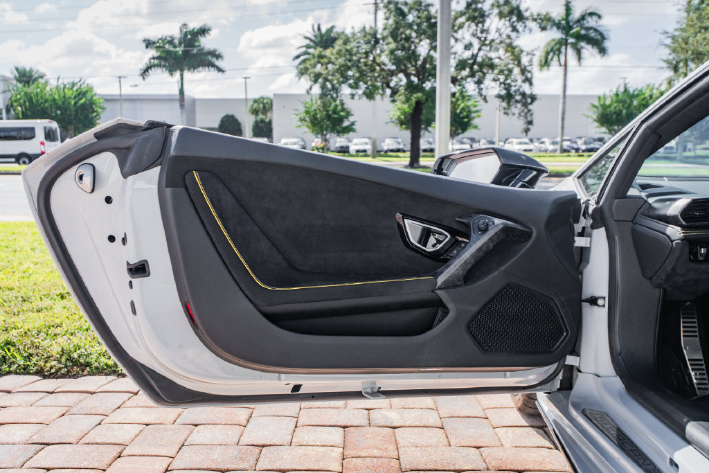 Used 2020 Lamborghini Huracan EVO RWD image 18