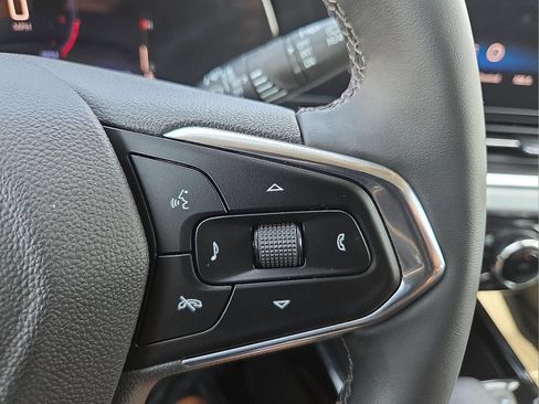 Used 2026 Chevrolet Trax LT w/ LT Convenience Package FWD image 24