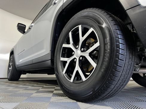 Used 2024 Jeep Grand Cherokee Limited RWD image 28