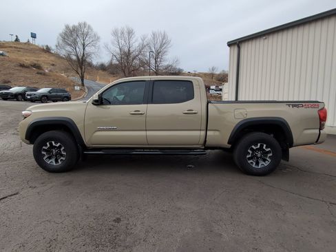 Used 2017 Toyota Tacoma TRD Off-Road image 4