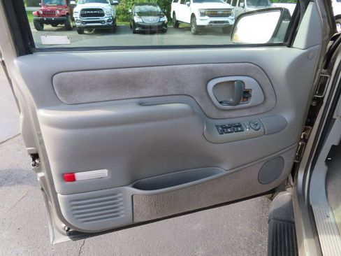 Used 1999 Chevrolet Suburban 2500 w/ Preferred Equipment Group 3 AWD/4WD image 24