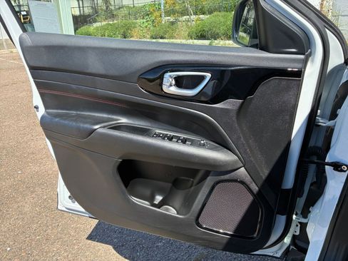 Used 2025 Jeep Compass Trailhawk image 18