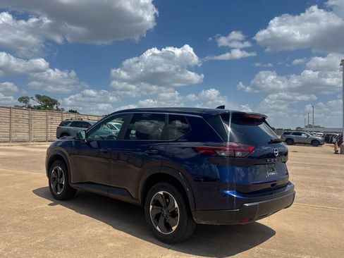 Used 2025 Nissan Rogue SV AWD/4WD image 15