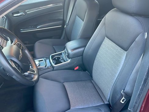 Used 2018 Chrysler 300 Touring image 30
