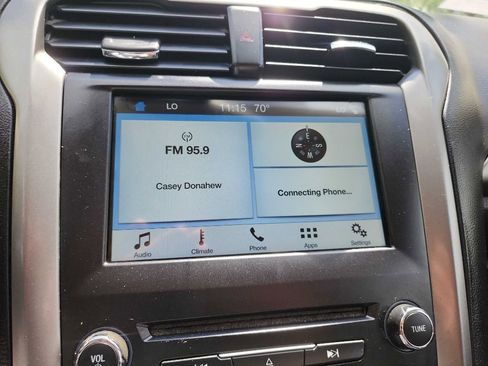 Used 2017 Ford Fusion SE w/ Fusion SE Technology Package FWD image 20