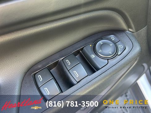 Used 2018 Chevrolet Equinox Premier image 18