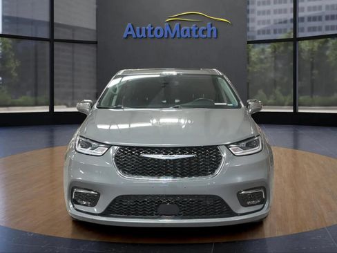 Used 2022 Chrysler Pacifica Limited FWD image 3