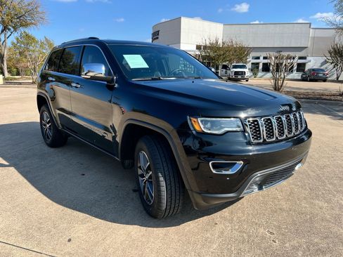Used 2018 Jeep Grand Cherokee Limited w/ Luxury Group II image 3