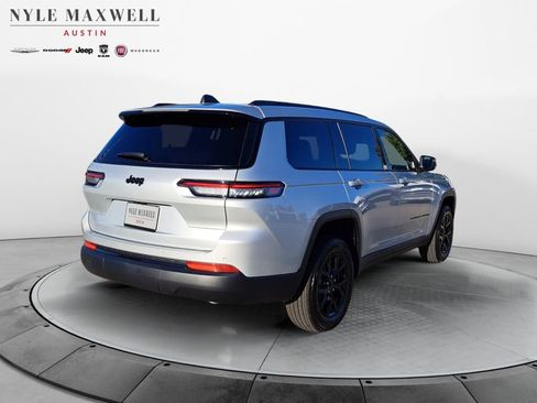 New 2025 Jeep Grand Cherokee L Altitude image 16