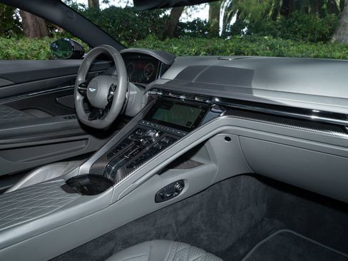 Used 2024 Aston Martin DB12 Coupe RWD image 6