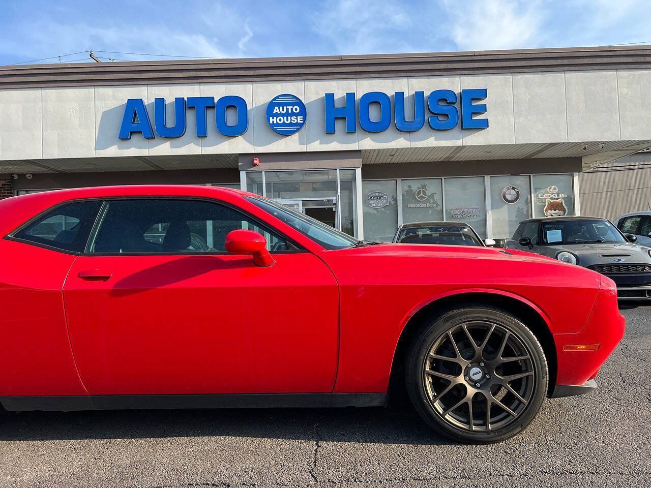 Used 2015 Dodge Challenger SXT RWD image 32