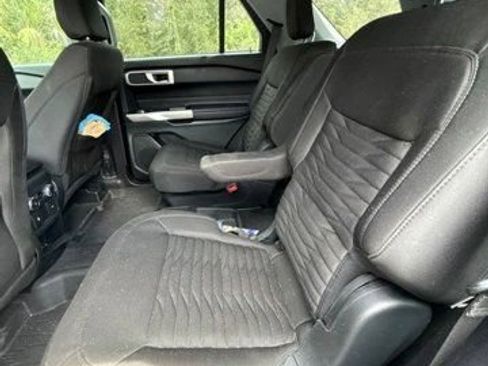 Used 2021 Ford Explorer XLT AWD/4WD image 8