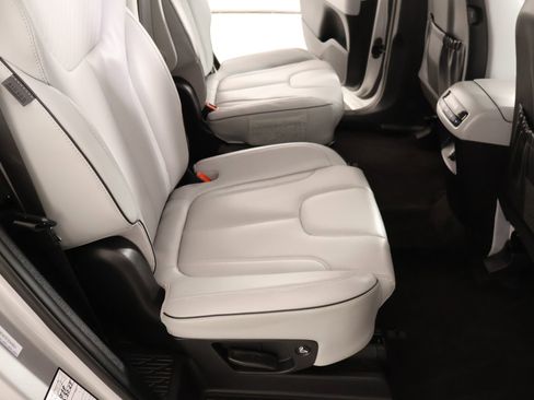 Used 2025 Hyundai Palisade SEL image 16