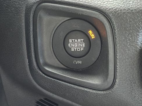 Used 2024 Jeep Gladiator Sport image 18