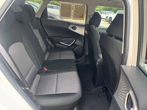 Used 2025 Kia Soul LX w/ LX Technology Package FWD image 23