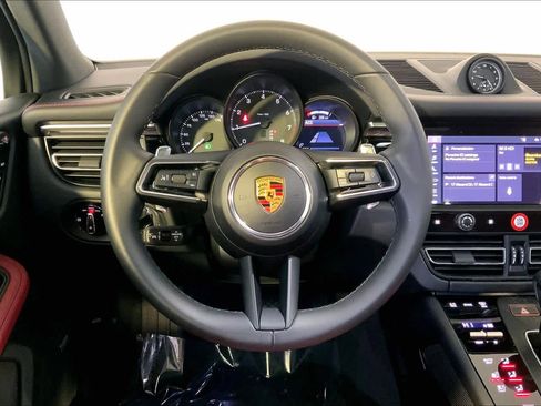 Used 2025 Porsche Macan image 15