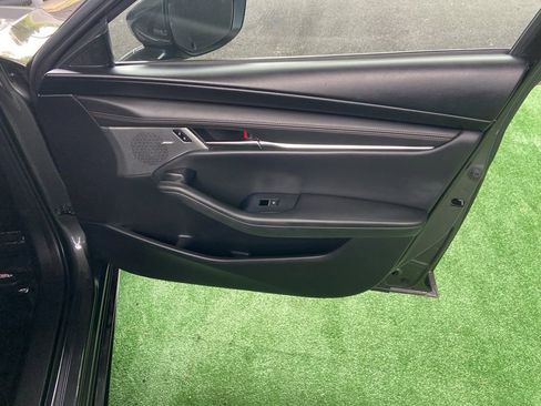 Used 2019 MAZDA MAZDA3 Hatchback w/ Preferred Package FWD image 39