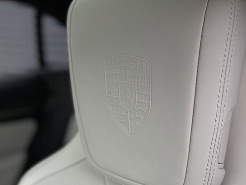 Certified 2025 Porsche Macan 4 Electric image 31