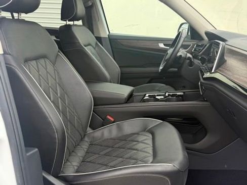 Used 2024 Volkswagen Atlas SEL Premium R-Line AWD/4WD image 28