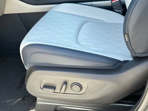 New 2026 Kia Carnival EX FWD image 20