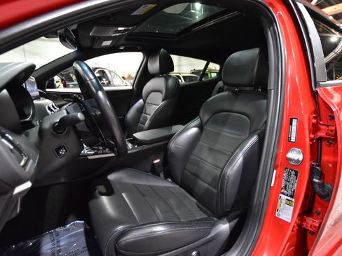 Used 2018 Kia Stinger GT2 image 44