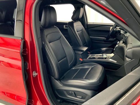 Used 2020 Ford Explorer XLT w/ Equipment Group 202A image 16