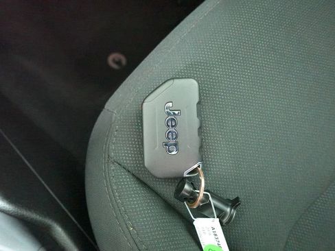 Used 2018 Jeep Wrangler Unlimited Sport image 31