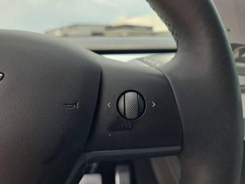 Used 2022 Tesla Model Y Long Range AWD/4WD image 22