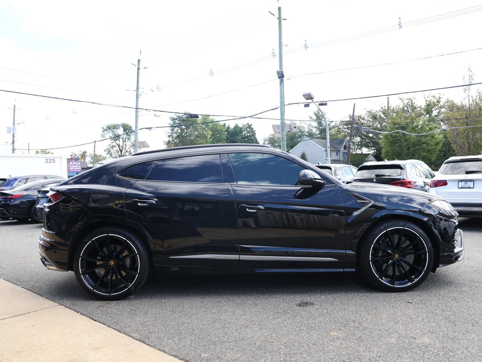 Used 2021 Lamborghini Urus AWD/4WD image 5
