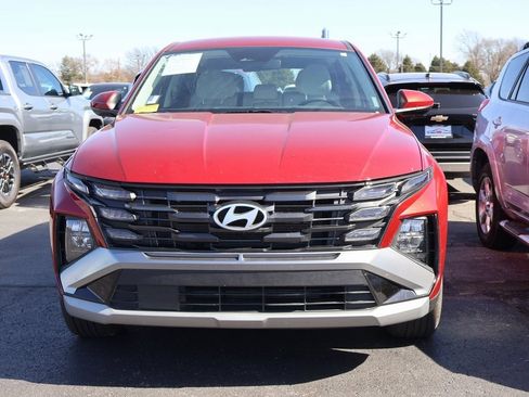 Certified 2025 Hyundai Tucson SE image 9
