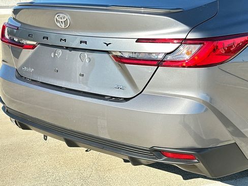 Used 2025 Toyota Camry SE image 5