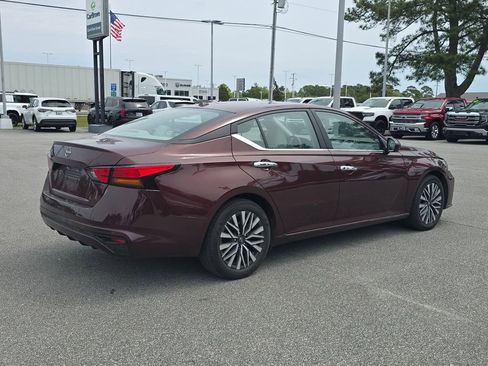 Used 2025 Nissan Altima 2.5 SV FWD image 3