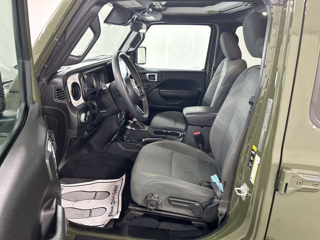 Used 2024 Jeep Wrangler Unlimited Sport AWD/4WD image 9