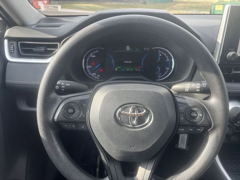 Used 2025 Toyota RAV4 LE image 32