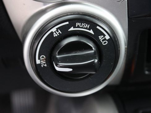 Used 2021 Nissan Titan SV w/ SV Convenience Package image 32