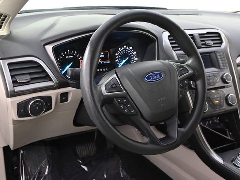 Used 2017 Ford Fusion SE image 11