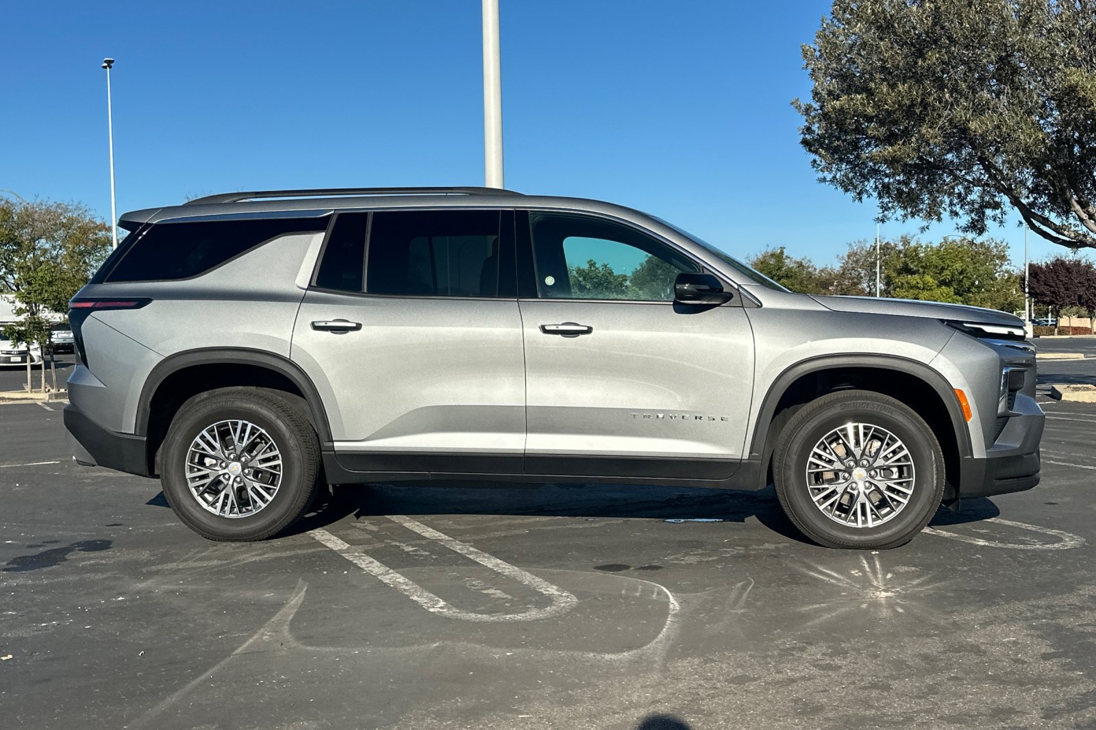 Used 2026 Chevrolet Traverse LT AWD/4WD image 3