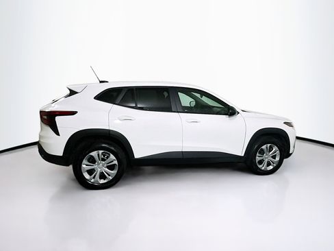 Used 2025 Chevrolet Trax LS image 10