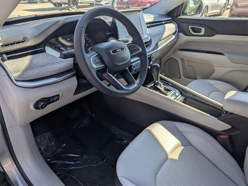 Used 2022 Jeep Compass Latitude image 23