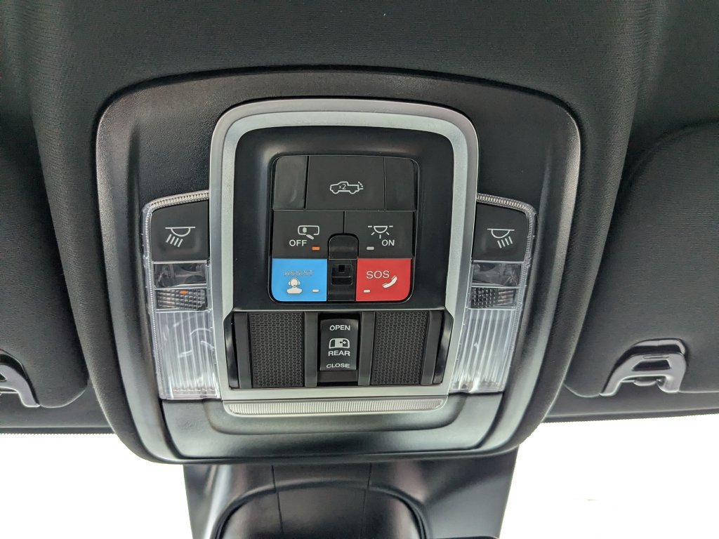 Used 2026 RAM 2500 Laramie AWD/4WD image 33