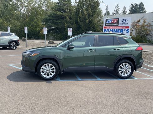 Used 2022 Toyota Corolla Cross LE w/ Moonroof Package AWD/4WD image 2