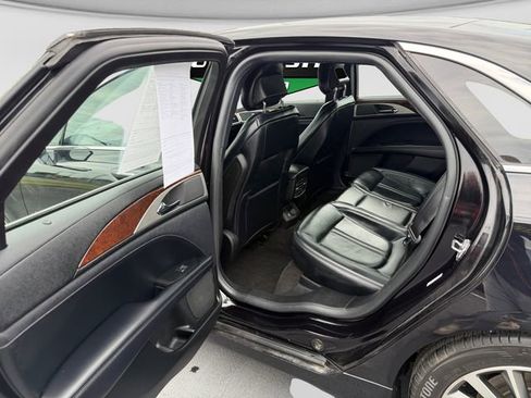 Used 2019 Lincoln MKZ Reserve FWD image 9