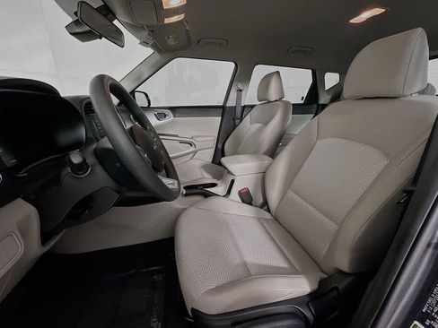 Used 2025 Kia Soul LX FWD image 11
