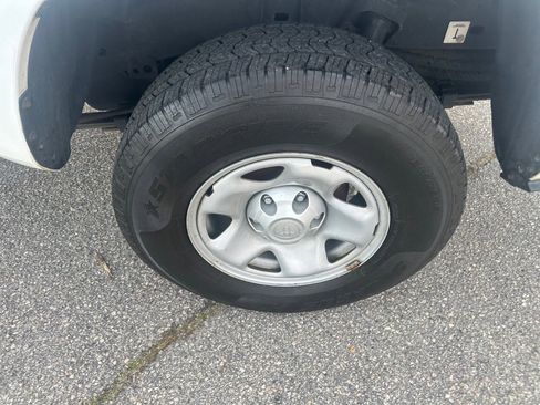 Used 2019 Toyota Tacoma SR image 18