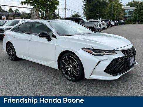 Used 2019 Toyota Avalon Touring w/ Advanced Safety Package FWD image 3