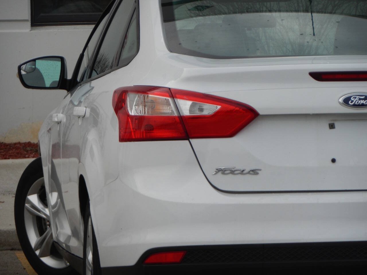 Used 2013 Ford Focus SE FWD image 1